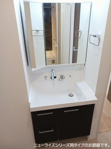 洗面設備　スペースが確保できる洗面所です