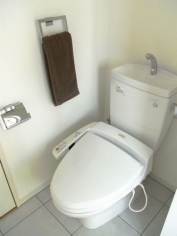 トイレ　温水洗浄機能付き暖房便座★