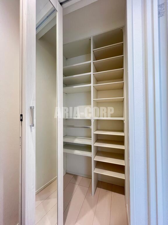 玄関　シューズインクローゼット付の玄関です。