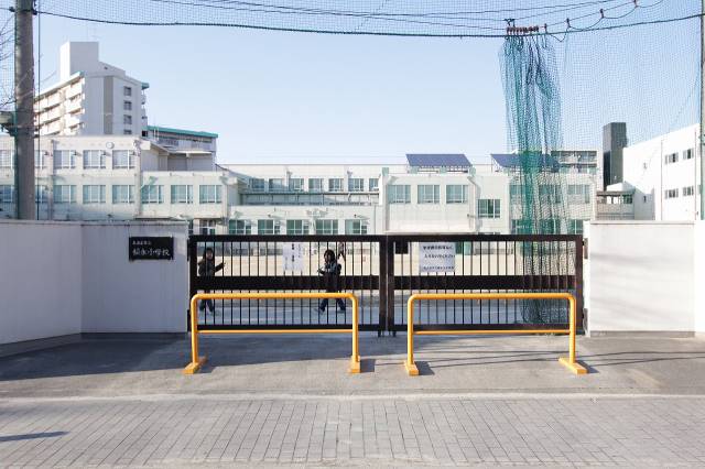 小学校　名古屋市立稲永小学校（小学校）まで689m