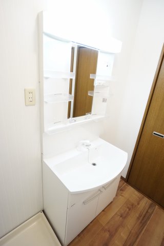 洗面設備　※同物件・反転タイプの写真です。