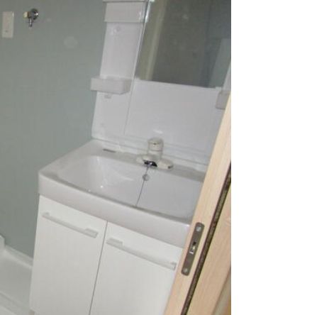 洗面設備　独立洗面台、小物を置くことができて便利です