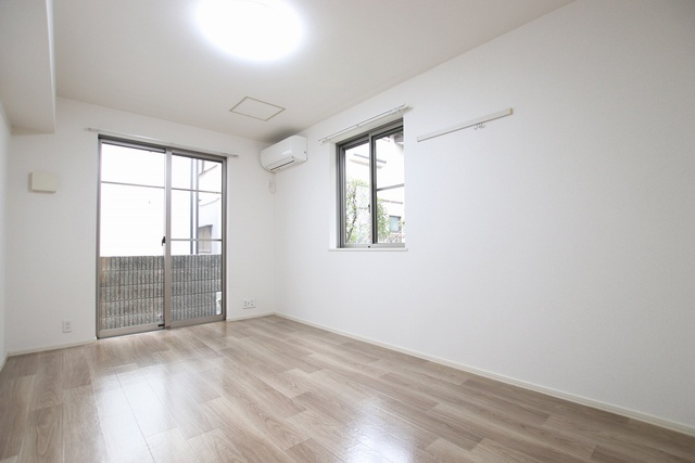 居室・リビング　少し広めがうれしい洋室７．３帖