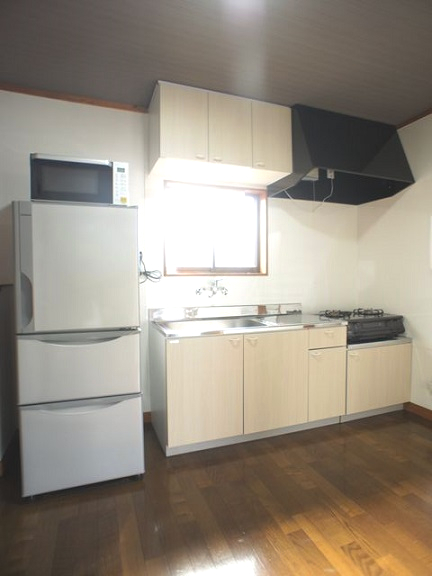 キッチン　冷蔵庫・電子レンジ・ガスコンロ付です♪