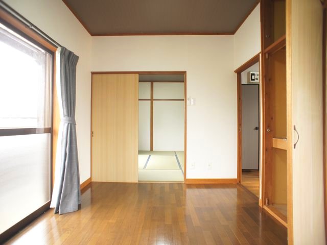 居室・リビング　快適に過ごせるエアコンが付いています♪