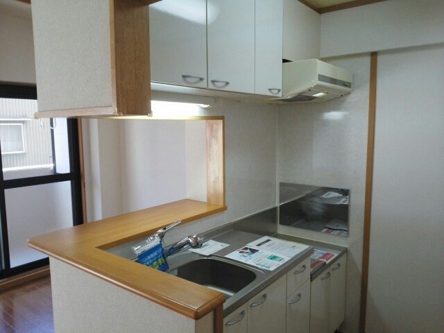 キッチン　コンパクトなキッチンで掃除もラクラク