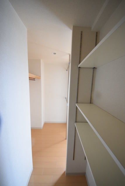 収納　ウォークスルークローゼット