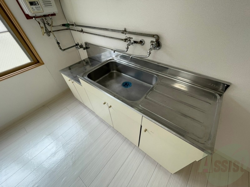 キッチン　ガスキッチンです。２口コンロが設置できます。