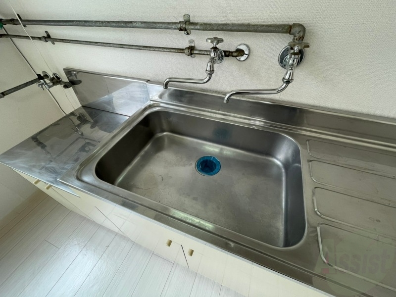 洗面設備　キッチンのシンクはピカピカで掃除意欲が湧いてきそう！