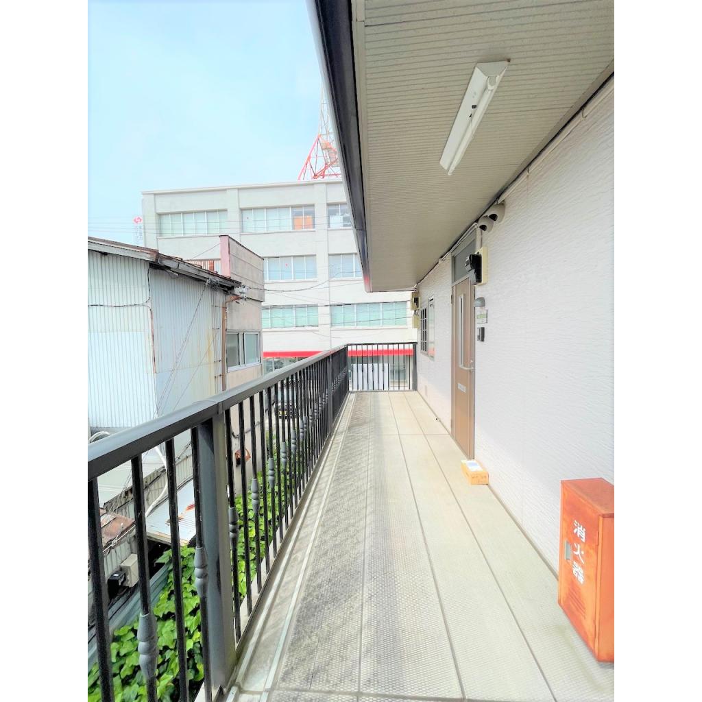 エントランス　※写真は202のもの