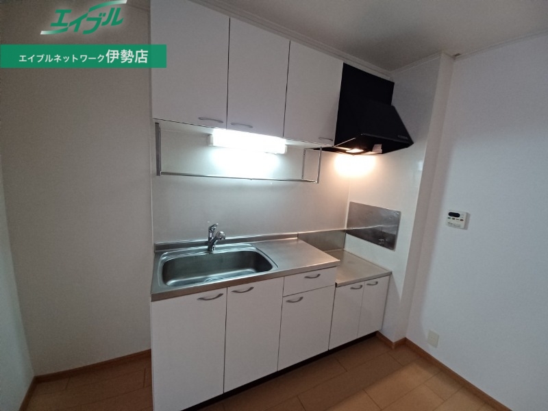 キッチン　同物件別室反転写真