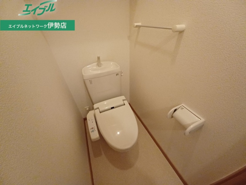 トイレ　同物件別室反転写真