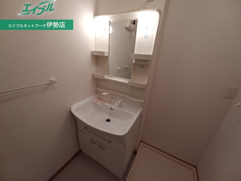 洗面設備　同物件別室反転写真