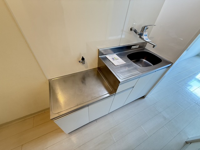 キッチン　別部屋参考写真です