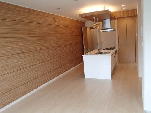 居室・リビング　ウッディー調の内装カラーリングです