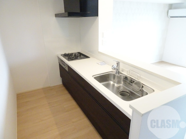 キッチン　効率よくお料理できる３口コンロ付き♪