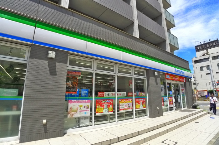 コンビニ　ファミリーマート（コンビニ）まで270m