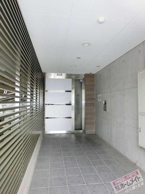 エントランス　オートロック付きで部外者シャットアウト♪