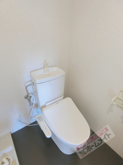 トイレ　温水洗浄便座付き♪