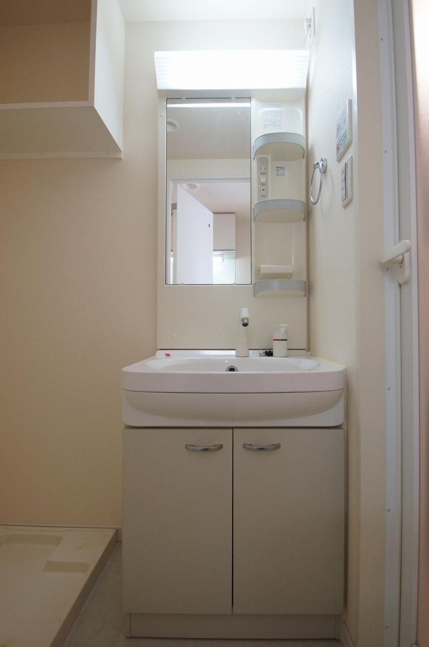 洗面設備　「あると便利な独立洗面台です」