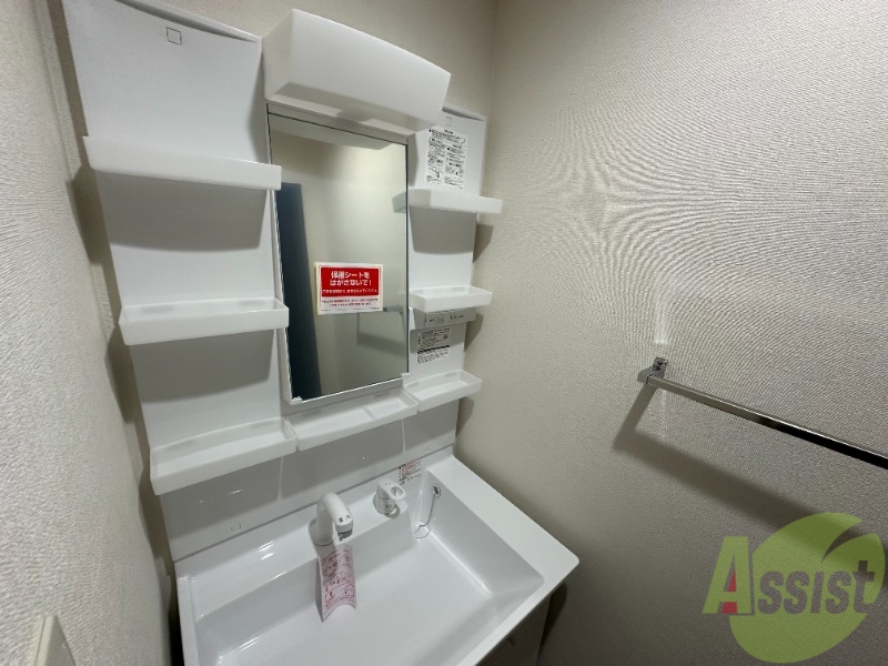 洗面設備　独立洗面台は朝の忙しい時間にとても助かりますね。