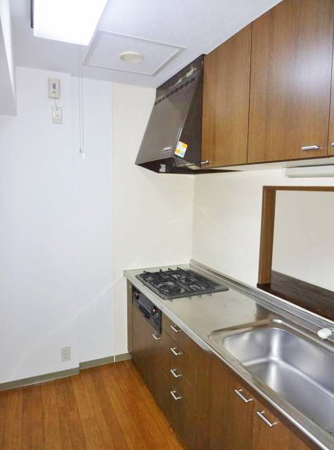 キッチン　人気のシステムキッチンタイプです！