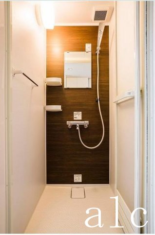 バス・シャワールーム　落ち着いた空間のシャワールームです