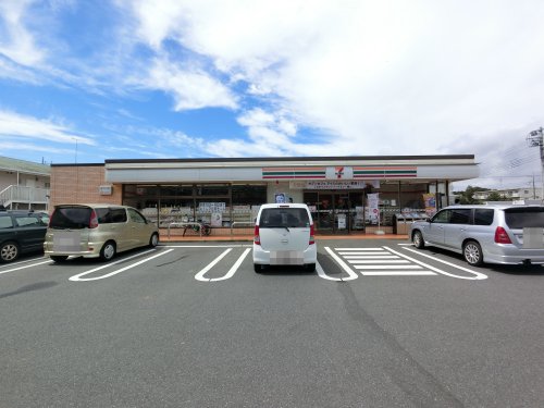 コンビニ　セブン－イレブン成田三里塚光ヶ丘店（コンビニ）まで623m