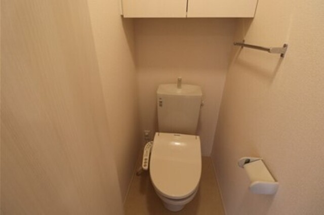 トイレ　温水洗浄暖房便座