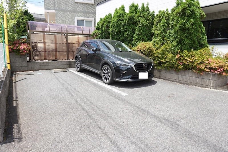 駐車場　敷地内駐車場（空き状況要確認）