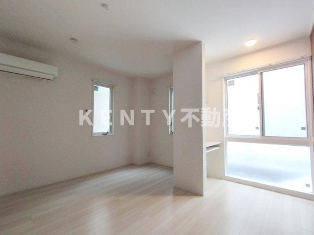 その他部屋・スペース　広くて明るい寝室