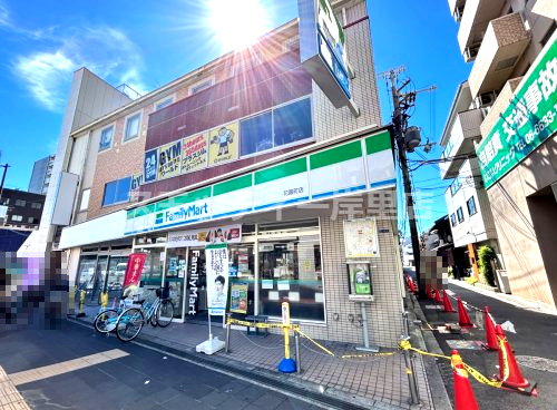 コンビニ　ファミリーマート 花園町店（コンビニ）まで65m