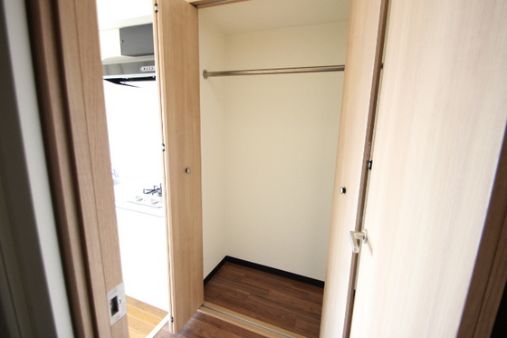 収納　※他部屋の写真です。