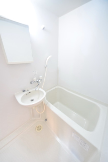 バス・シャワールーム　～一日の疲れを流しましょうっ～