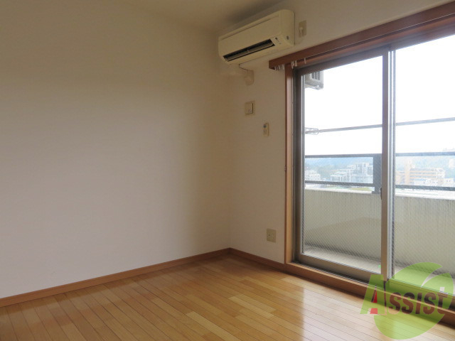 居室・リビング　陽の光が差し込む明るいお部屋は気持がいいですね。