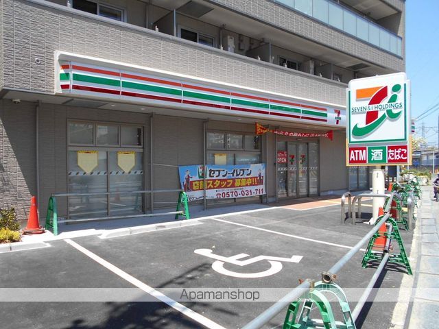 コンビニ　セブンイレブン（コンビニ）まで240m