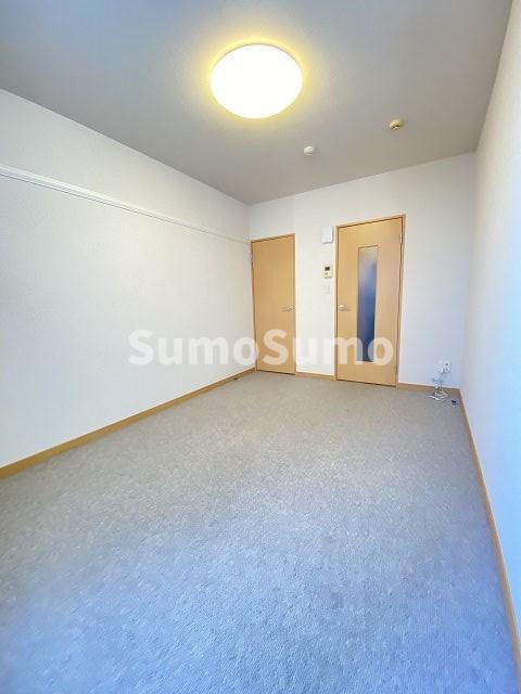 その他部屋・スペース　開放的な寝室です