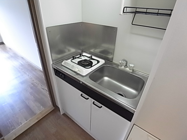 キッチン　ガスコンロ付きで料理もしやすい。