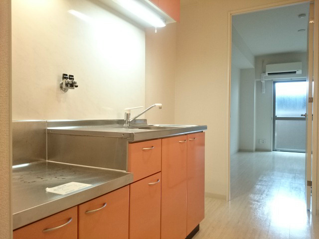 キッチン　キッチン前スペースが広く調理がしやすいです１