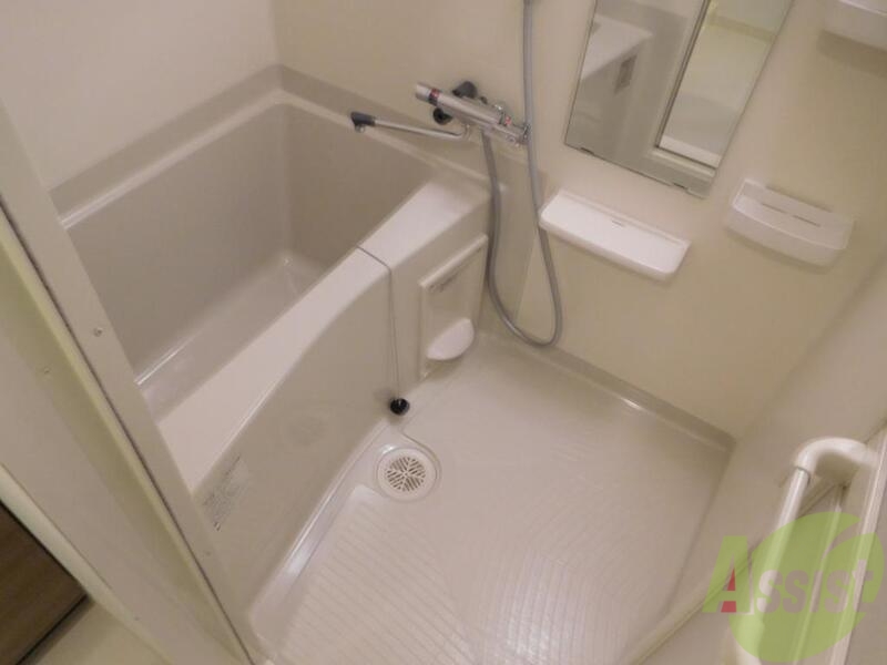 バス・シャワールーム　浴室乾燥機付きの風呂です。