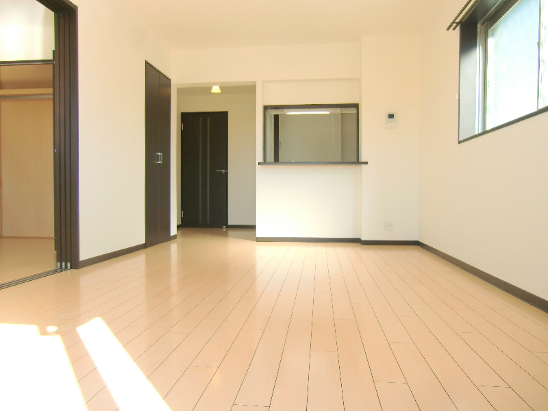 居室・リビング　角部屋の写真を使用しています