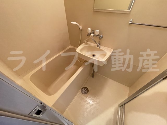 バス・シャワールーム　コンパクトで使いやすいお風呂です