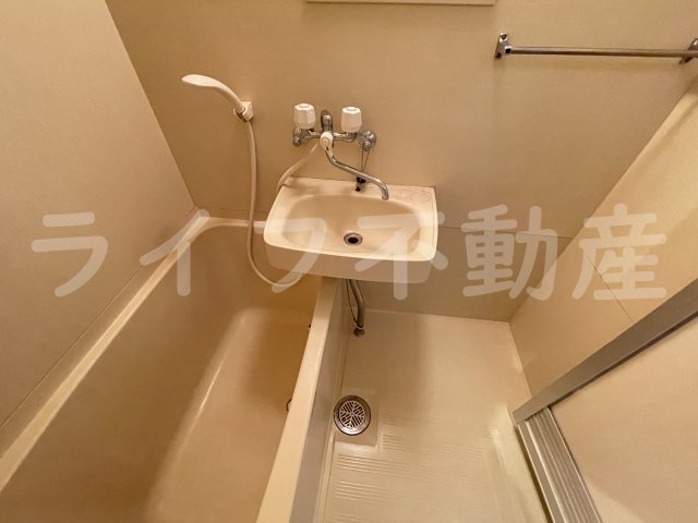 洗面設備　独立洗面台です