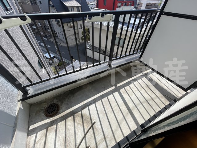 バルコニー　陽当たり良好なバルコニーです