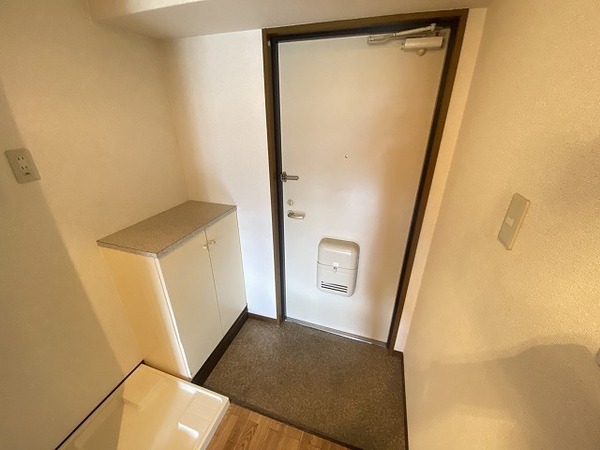 玄関　シューズボックスあり！