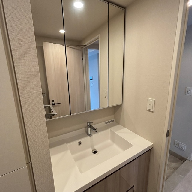 洗面設備　※写真は同タイプ住戸です。