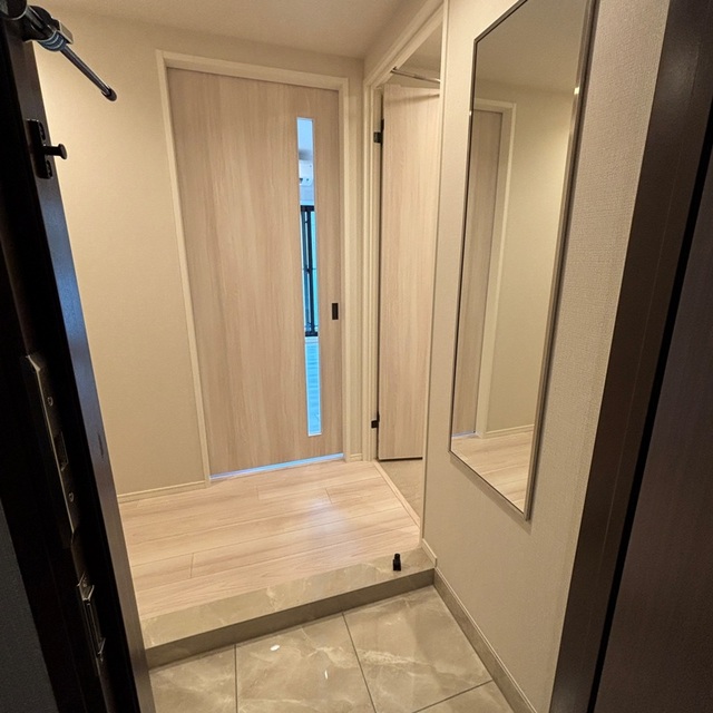 玄関　※写真は同タイプ住戸です。