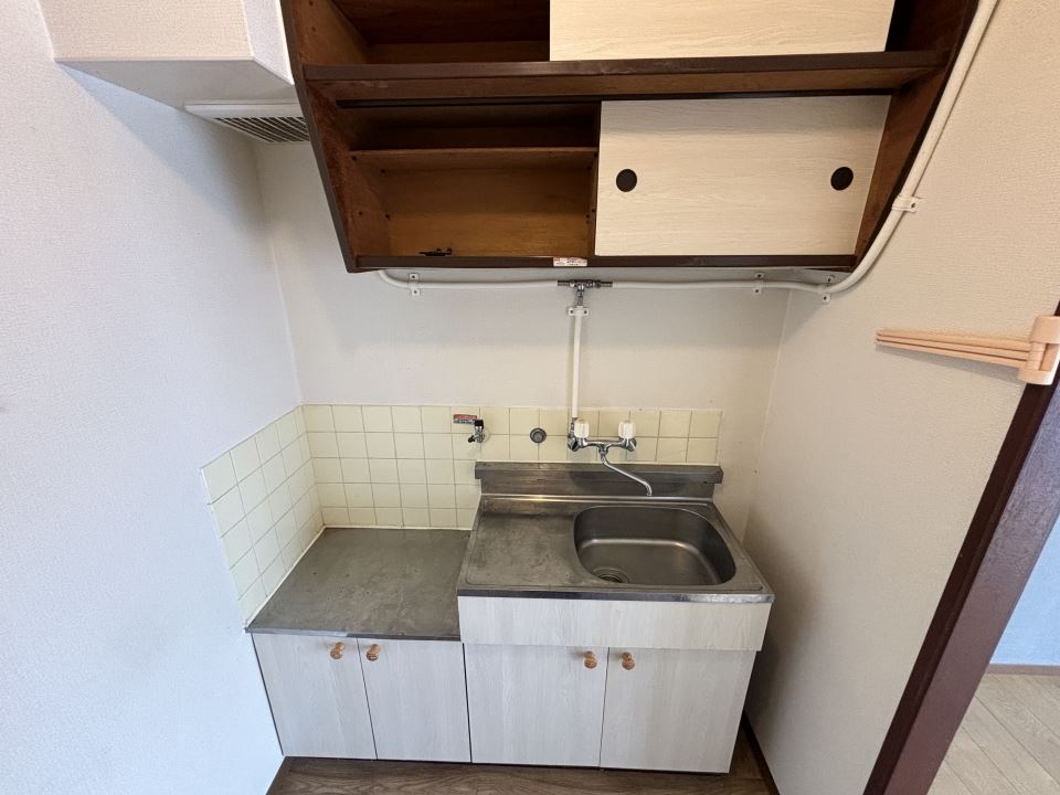 キッチン　調理スペースあり、２口ガスコンロ置けます