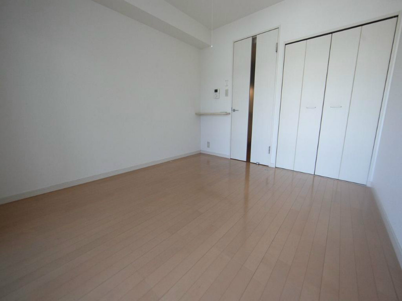 その他　洋室6.8帖　クローゼット付（収納充実してます）