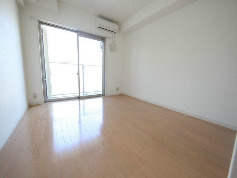 バルコニー　洋室6.8帖　クローゼット付（収納充実してます）